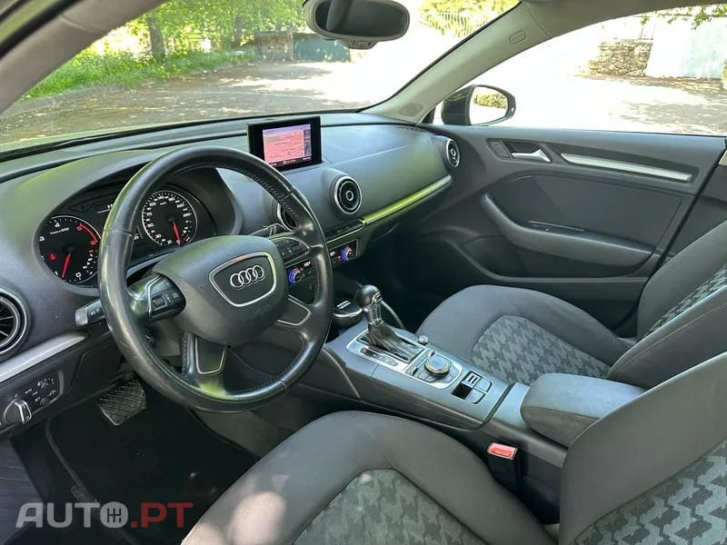 Audi A3 Sportback 1.6 TDi Business Line Attraction S tronic