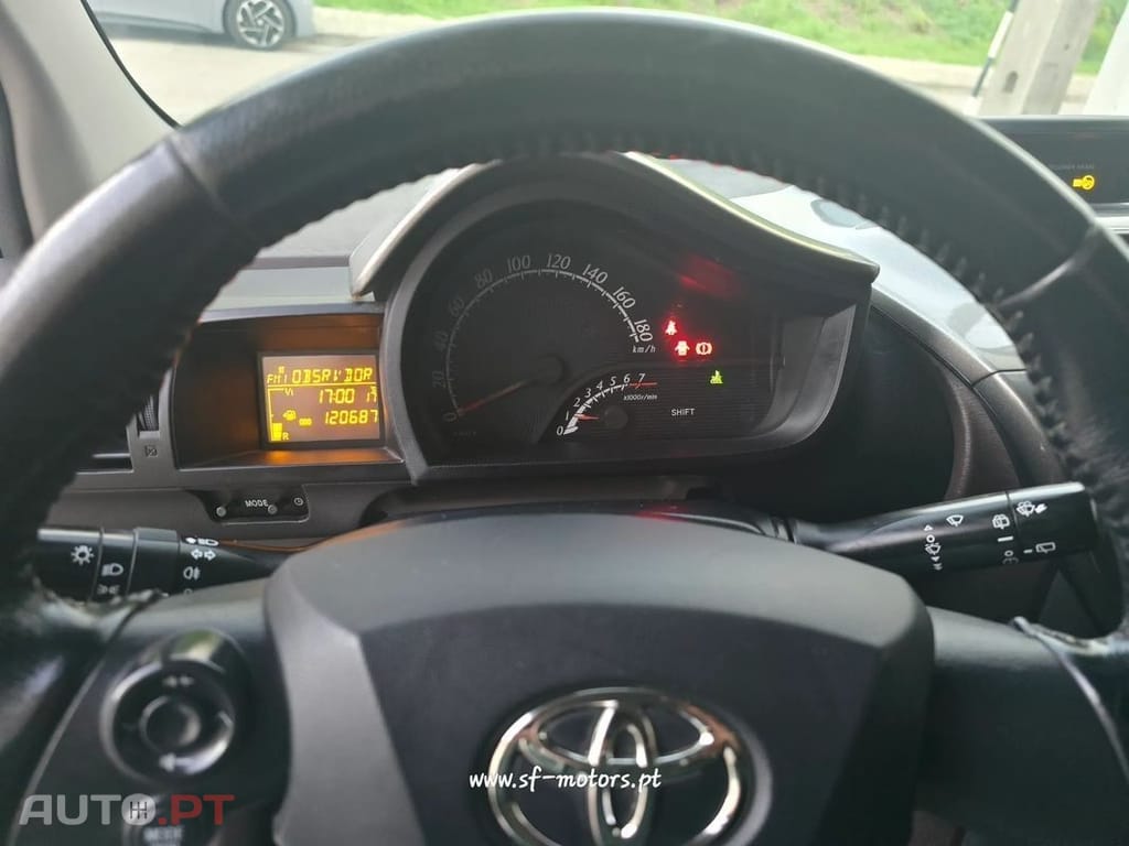 Toyota iQ 1.0 VVT-i 2 EP