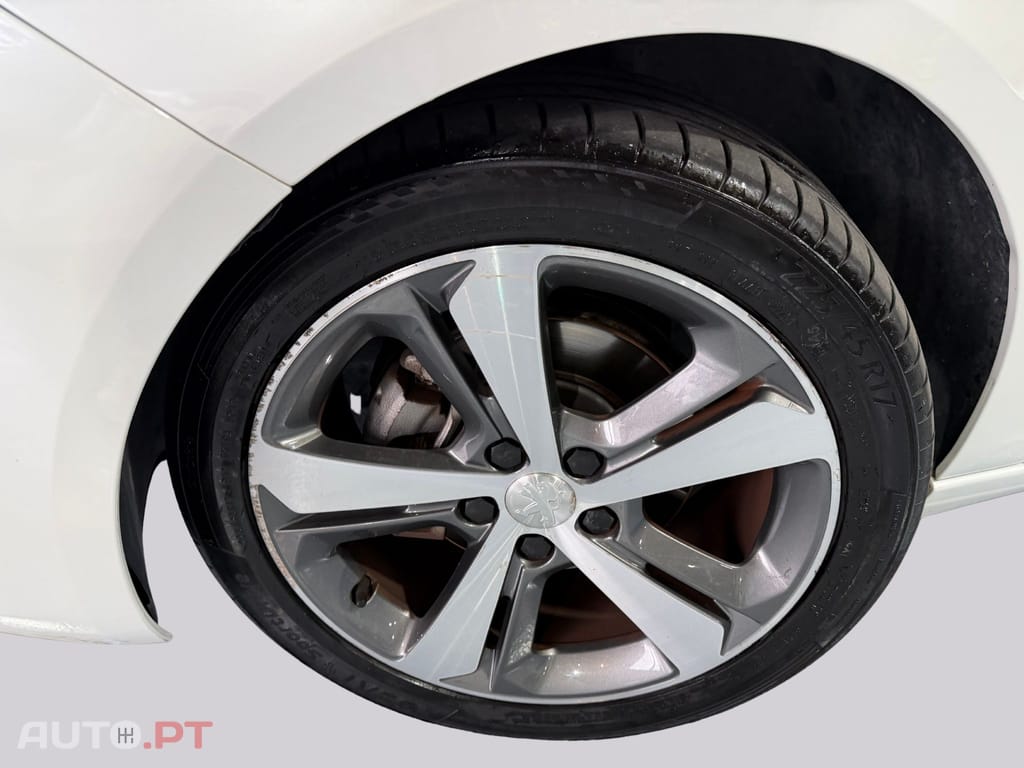 Peugeot 308 1.2  Feline