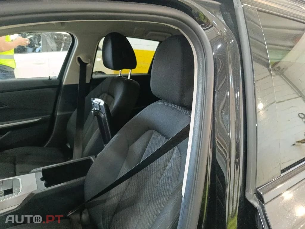 BMW 320 e Touring Auto