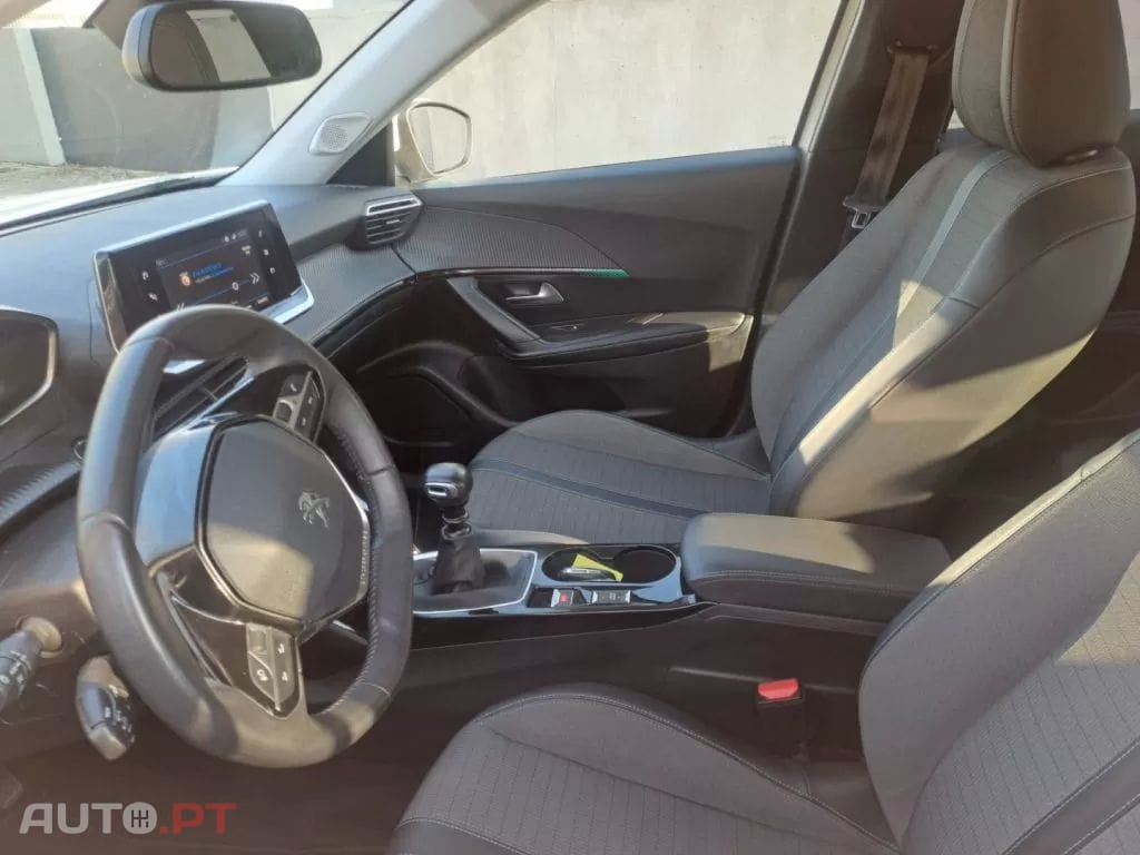 Peugeot 2008 1.5 BlueHDi Allure Pack