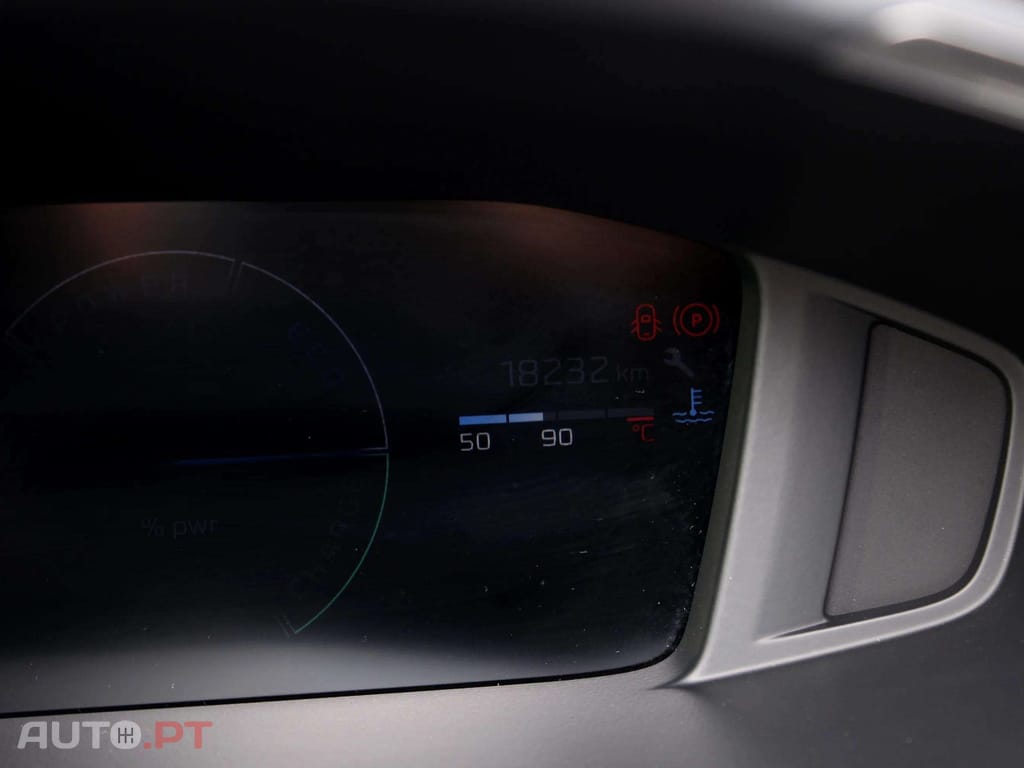 Peugeot 2008 1.2 Hybrid Allure e-DCS6