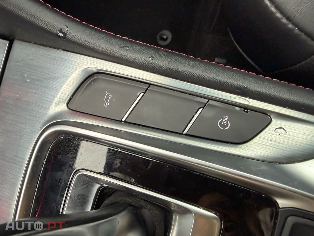 MG EHS PHEV Hybrid Luxury