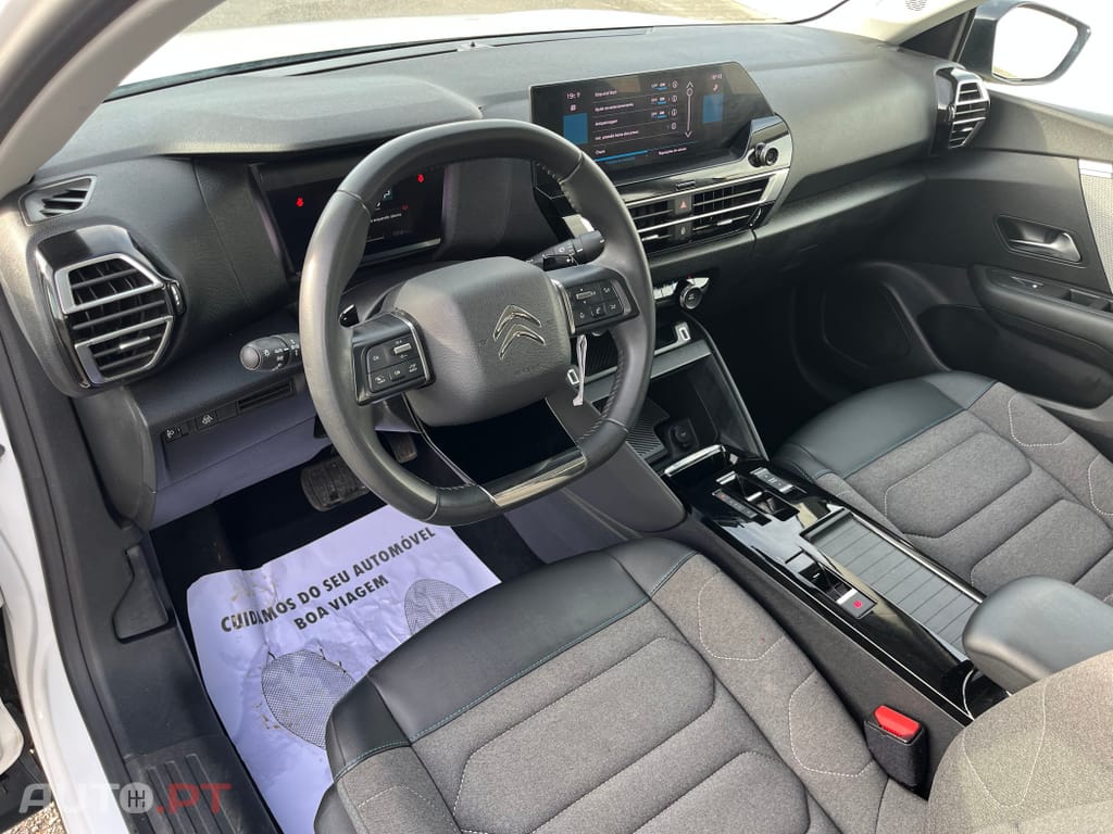 Citroen C4 PureTech 130 Stop&Start EAT8 SHINE