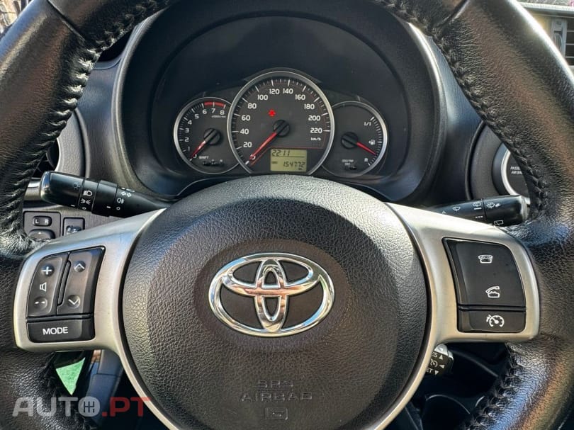 Toyota Yaris 1.33 VVT-i Sport+Navi