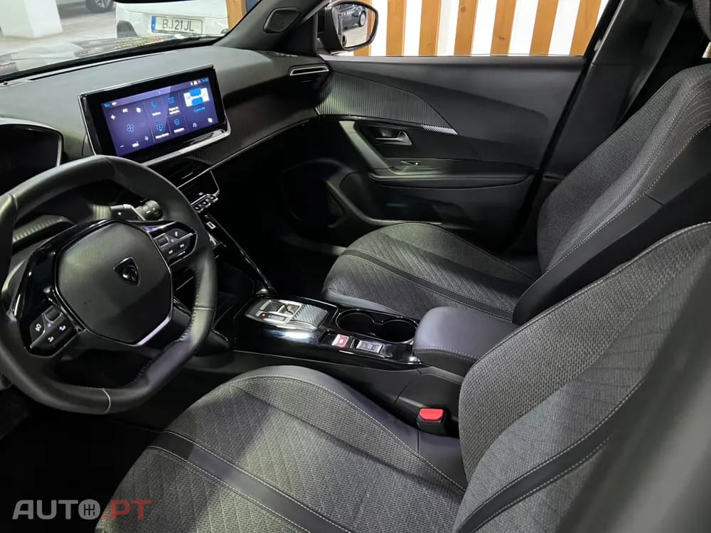 Peugeot 2008 1.2 Hybrid Allure e-DCS6
