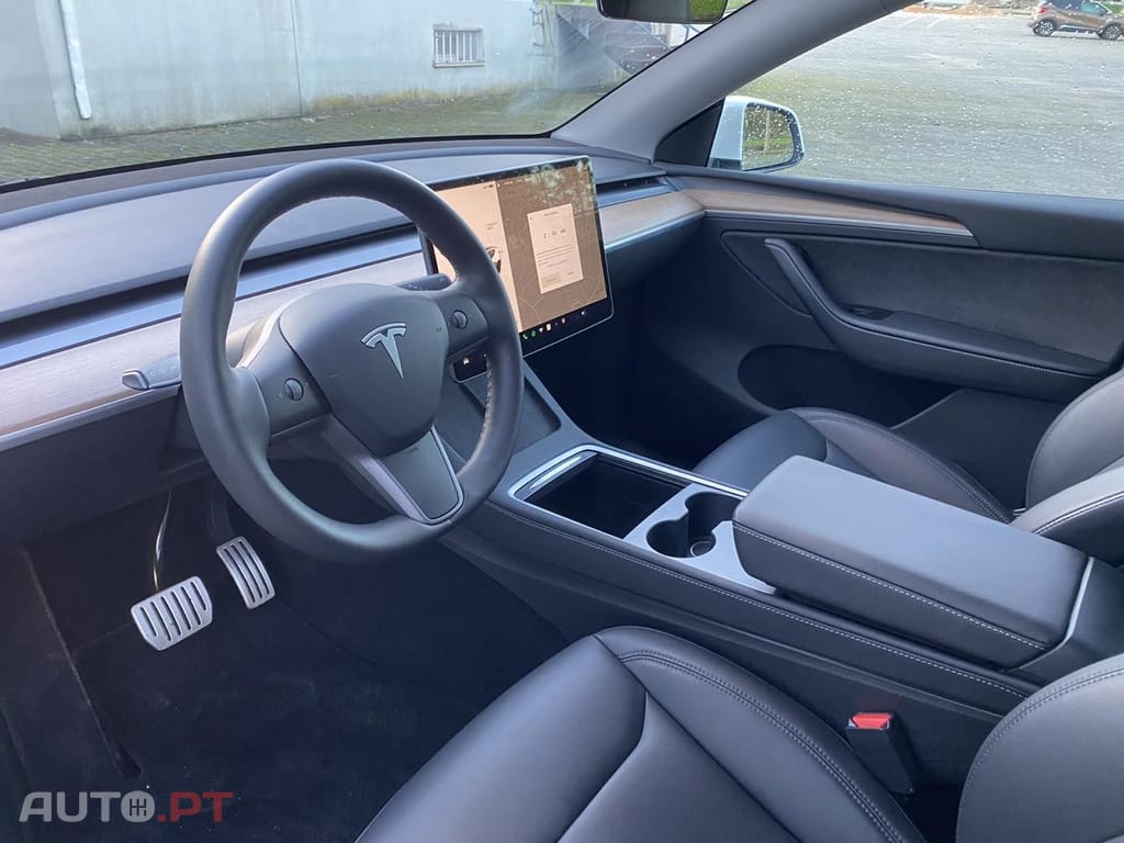 Tesla Model Y PERFORMANCE DUAL MOTOR AWD