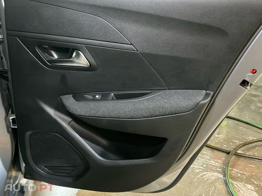 Peugeot 208 1.2 Hybrid Style e-DCS6