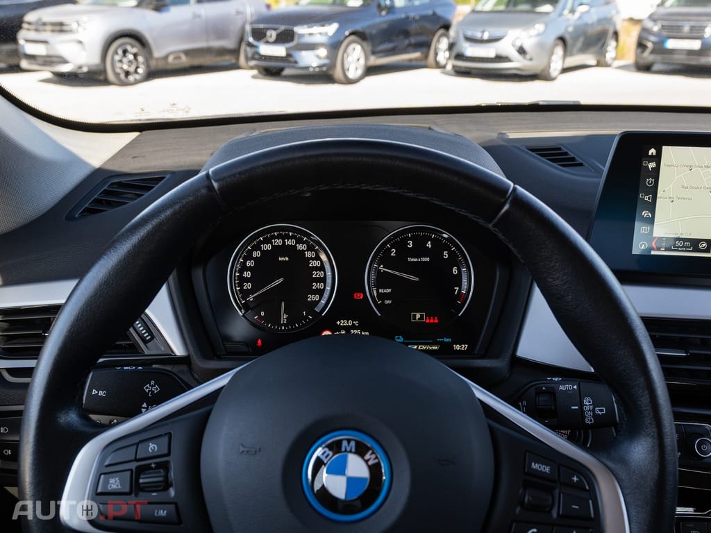BMW X1 xDrive25e Advantage — fotografia 17