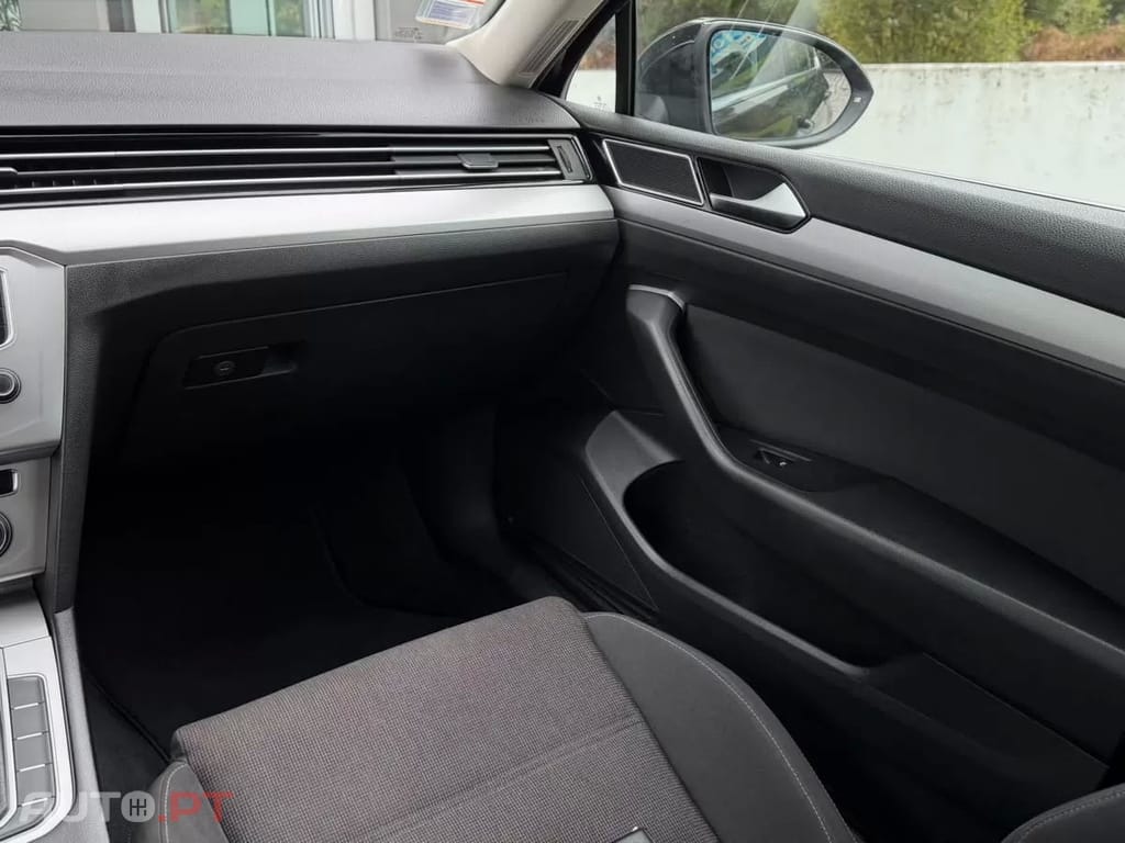 Volkswagen Passat Variant 1.6 TDI Confortline — fotografia 11