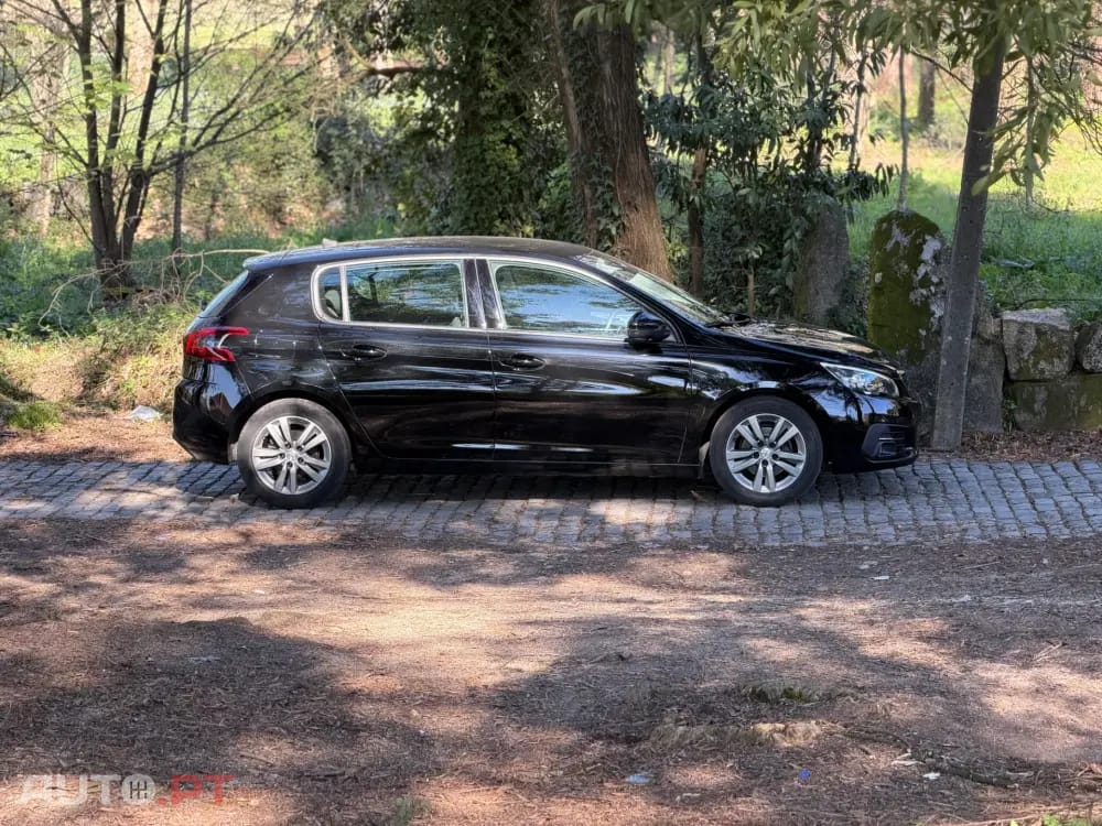 Peugeot 308 1.2 PureTech Allure EAT8