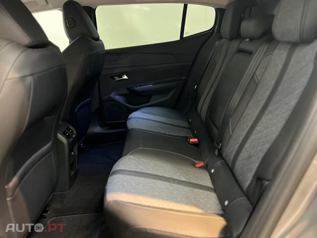 Peugeot 408 1.2 PureTech Allure Pack EAT8