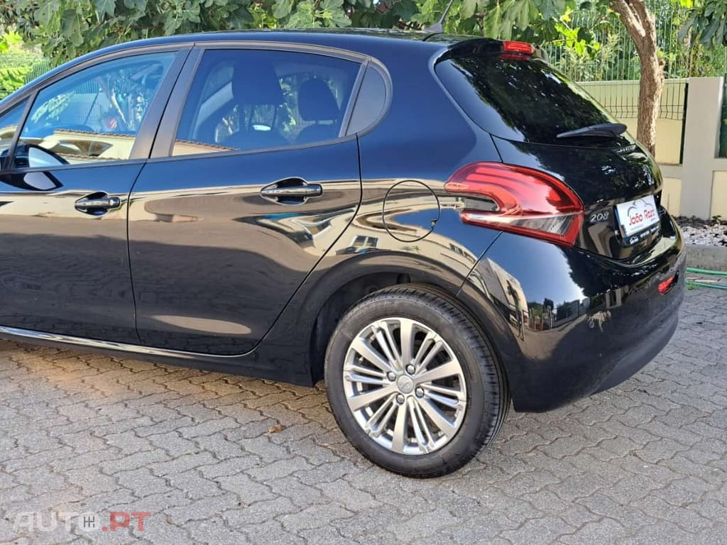 Peugeot 208 1.2 PureTech Signature