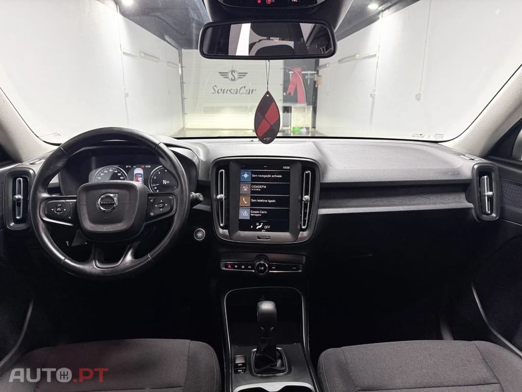 Volvo XC40 1.5 T2 Momentum Plus