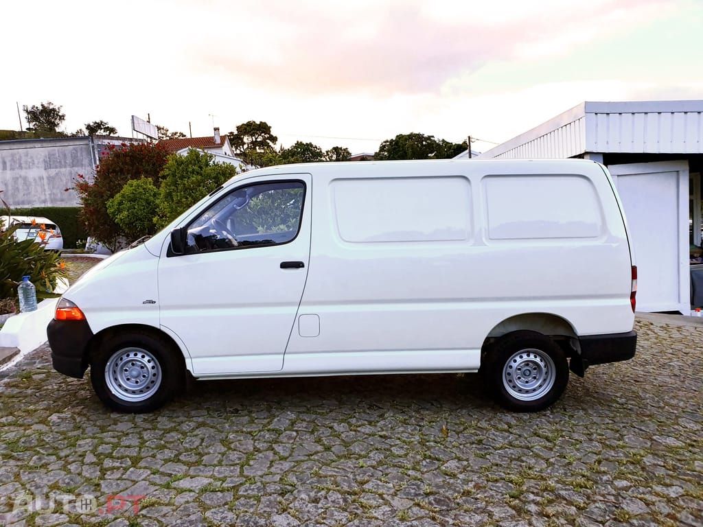 Toyota HiAce 2.5 D-4D Curto 2.8T
