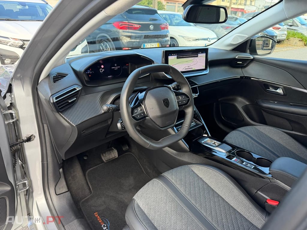 Peugeot 208 1.2 Hybrid Allure e-DCS6