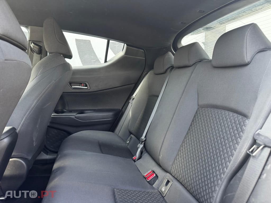 Toyota C-HR 1.8 Hybrid Square Collection