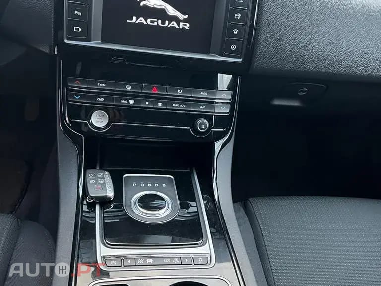 Jaguar XE 2.0 D Prestige