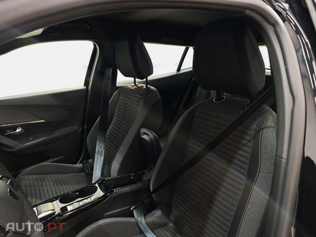 Peugeot E-2008 54 kWh Active