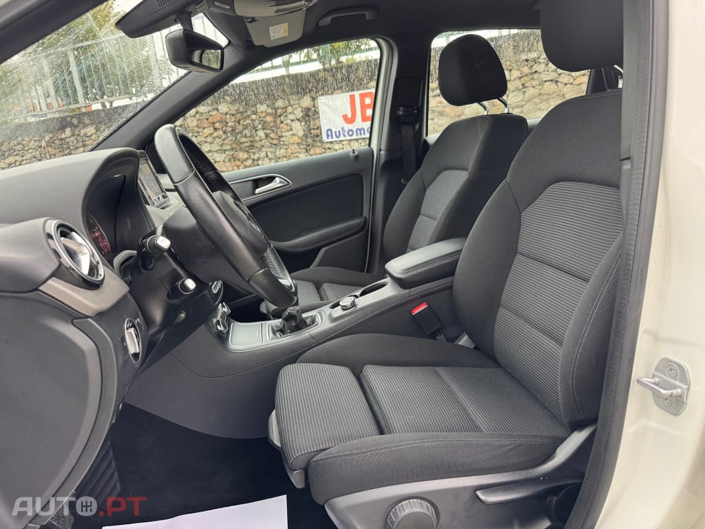 Mercedes-Benz B 180 d Edition