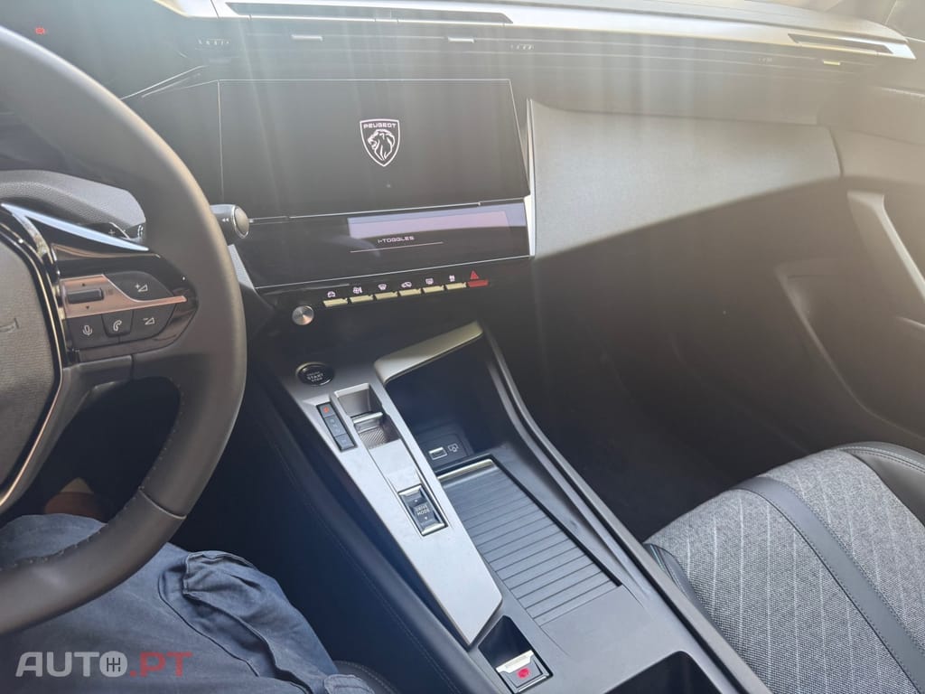 Peugeot 408 1.2 PureTech Allure Pack EAT8