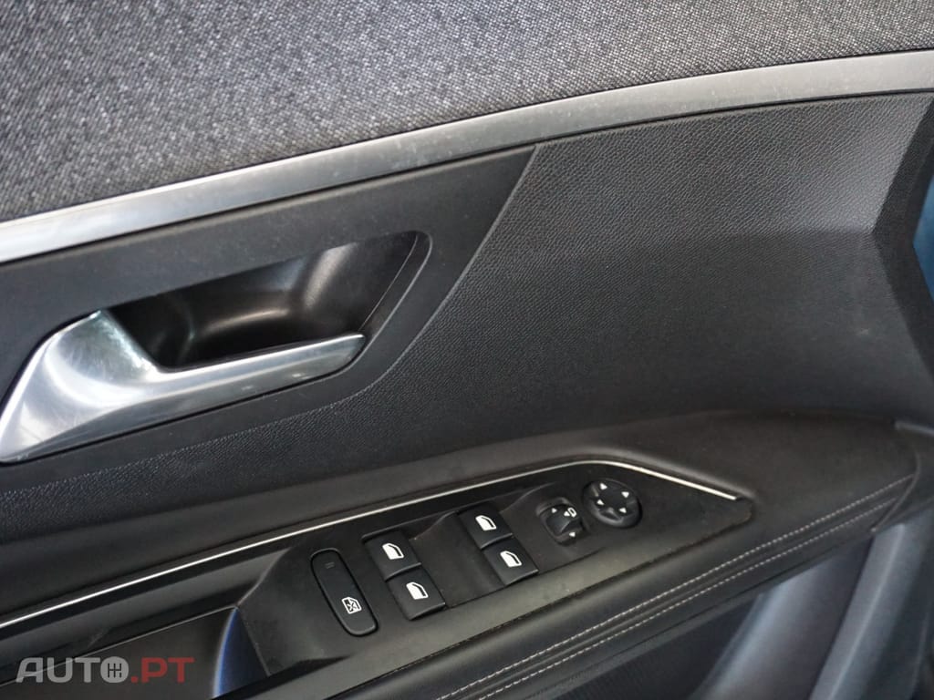 Peugeot 5008 1.2 PureTech Allure Grip Control