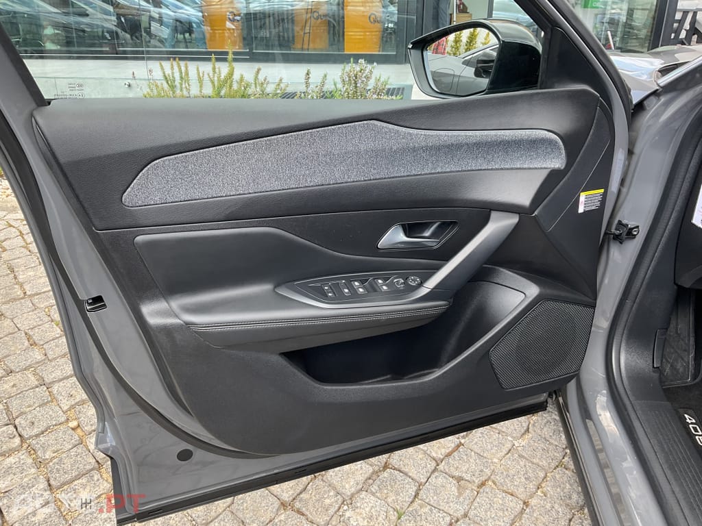 Peugeot 408 1.2 PureTech Allure EAT8