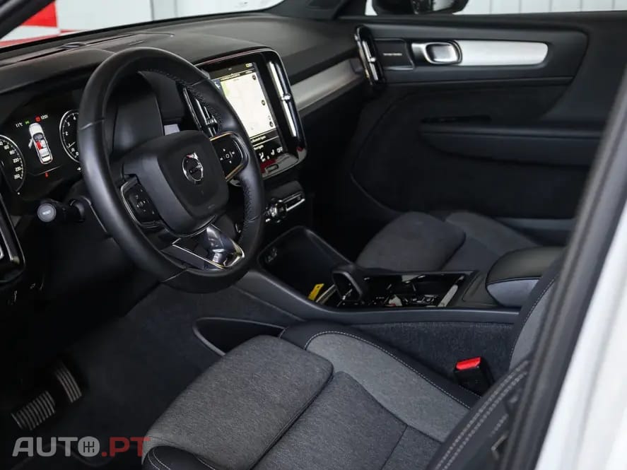 Volvo XC40 1.5 T2 Plus Dark Auto