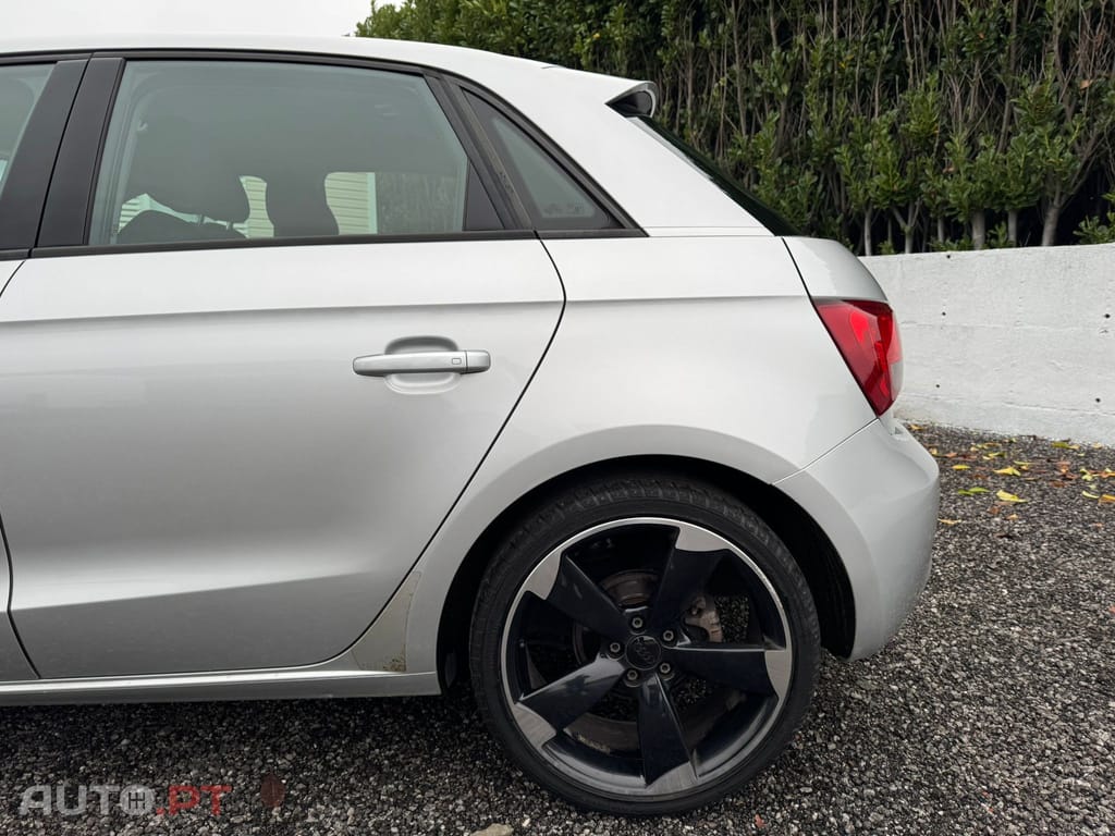 Audi A1 1.6 TDi S-line