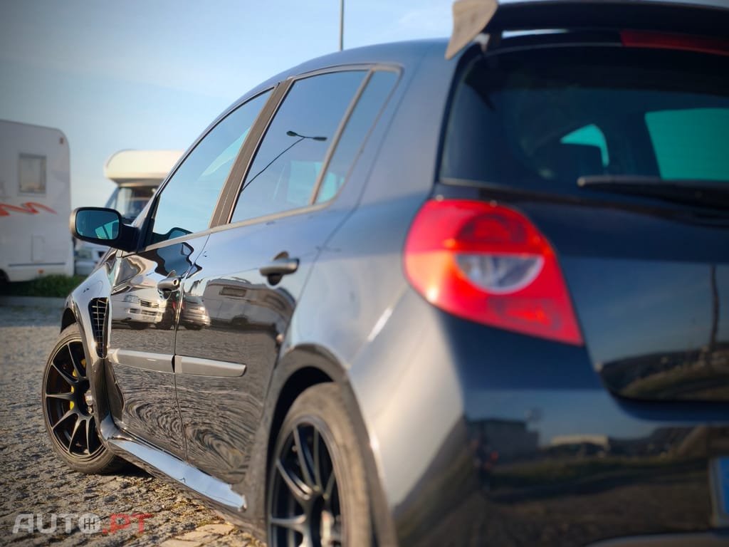 Renault Clio Dynamique S Look RS