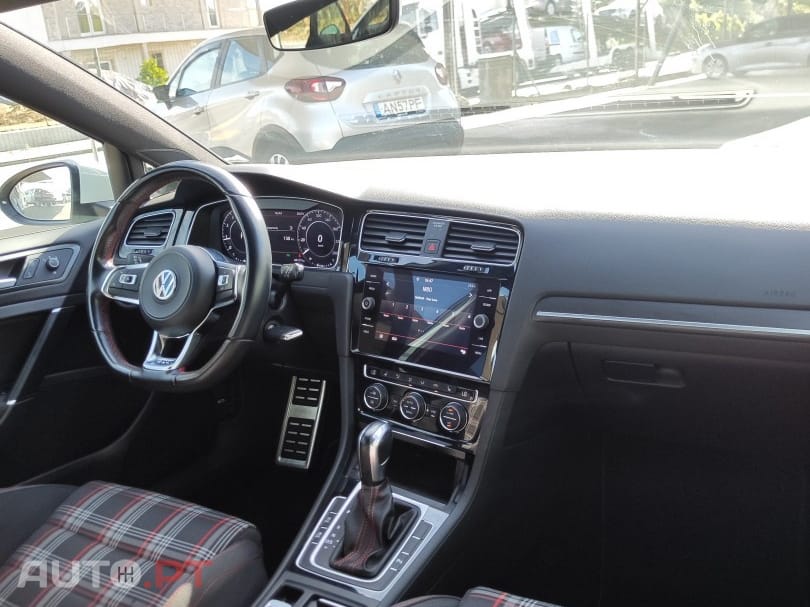 Volkswagen Golf 2.0 TSI GTI DSG