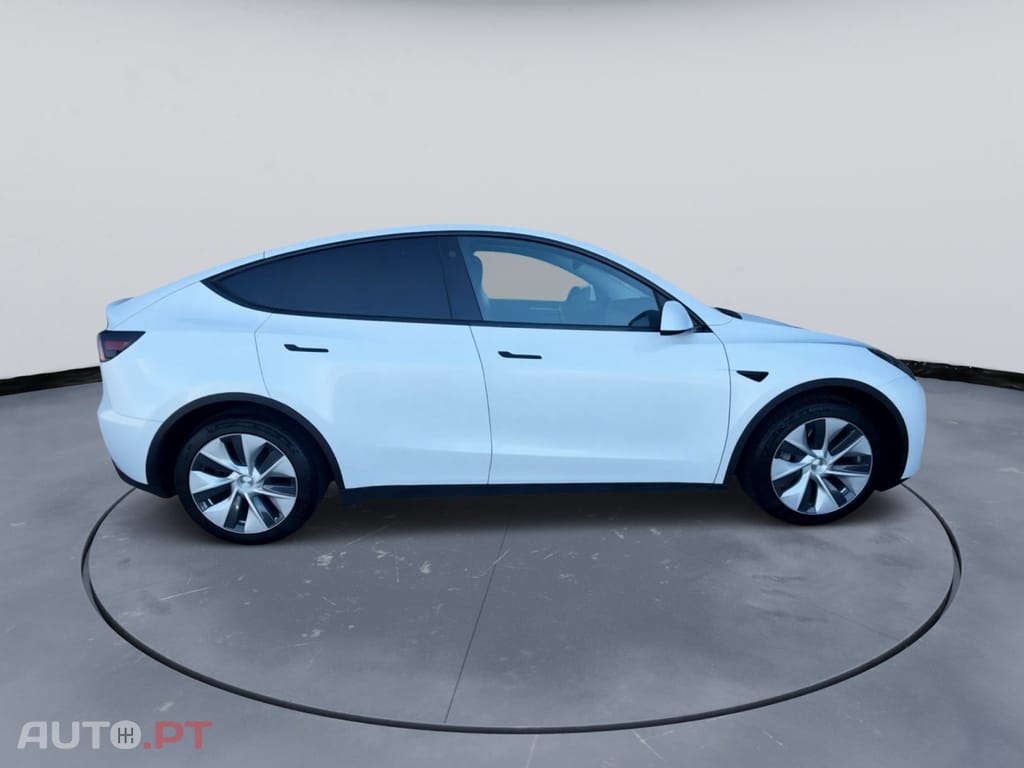 Tesla Model Y RWD