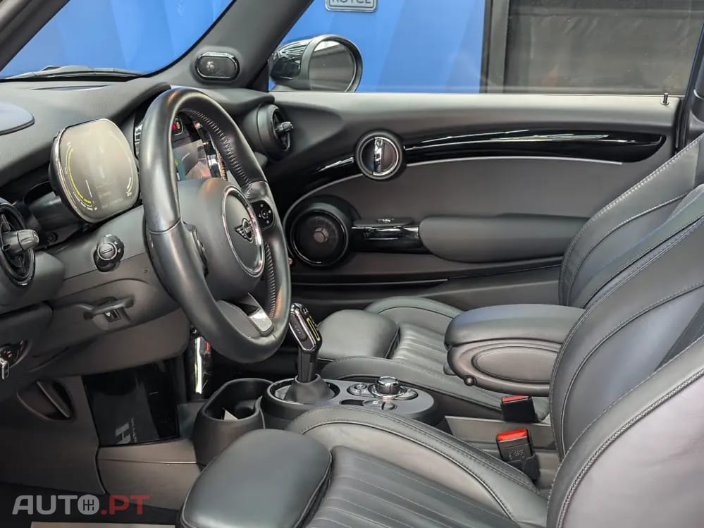 MINI Cooper Cooper SE Yours