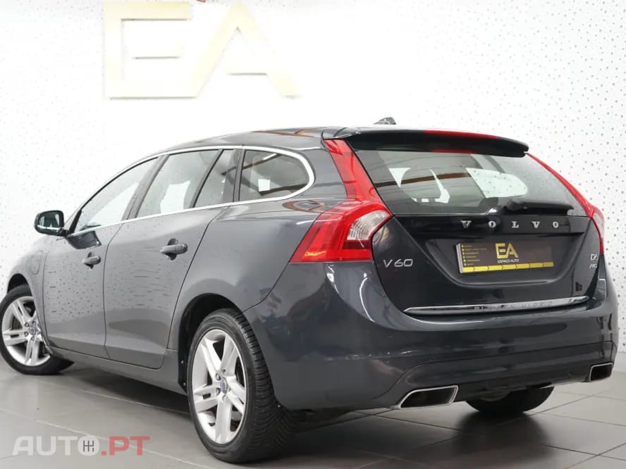 Volvo V60 2.4 D6 Momentum AWD Phev