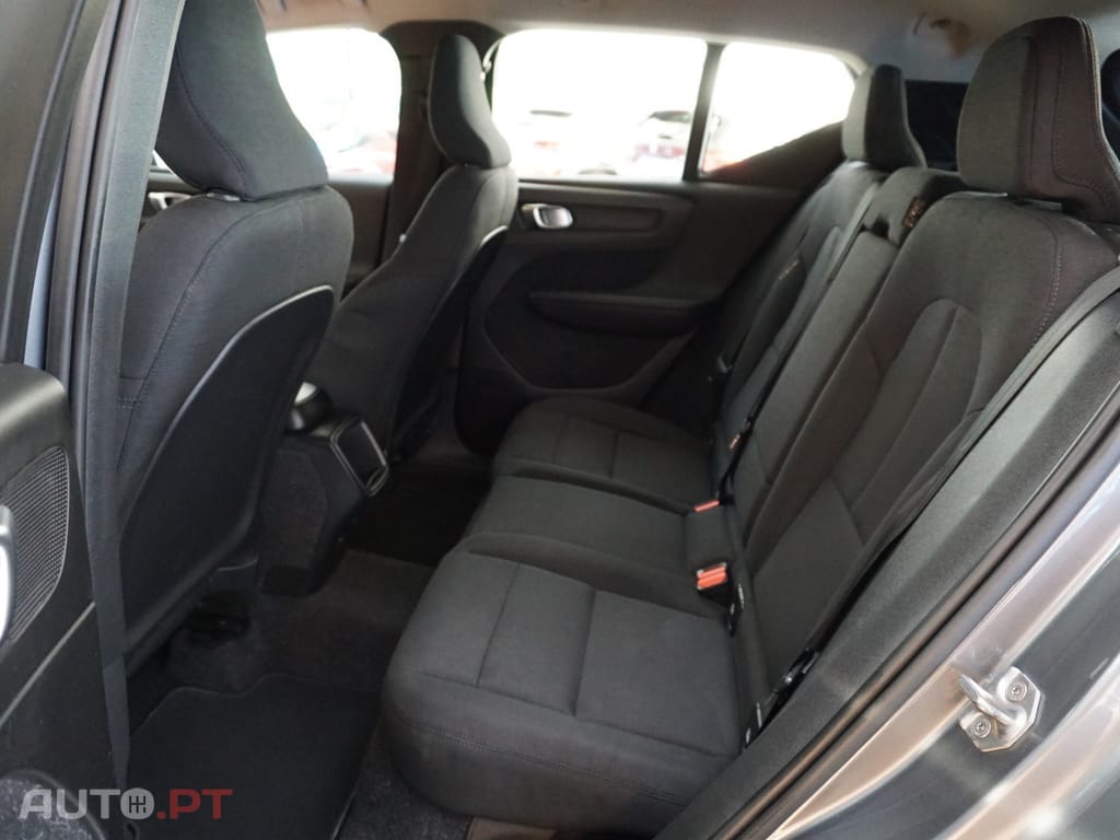 Volvo XC40 1.5 T3 Momentum Tech Edition