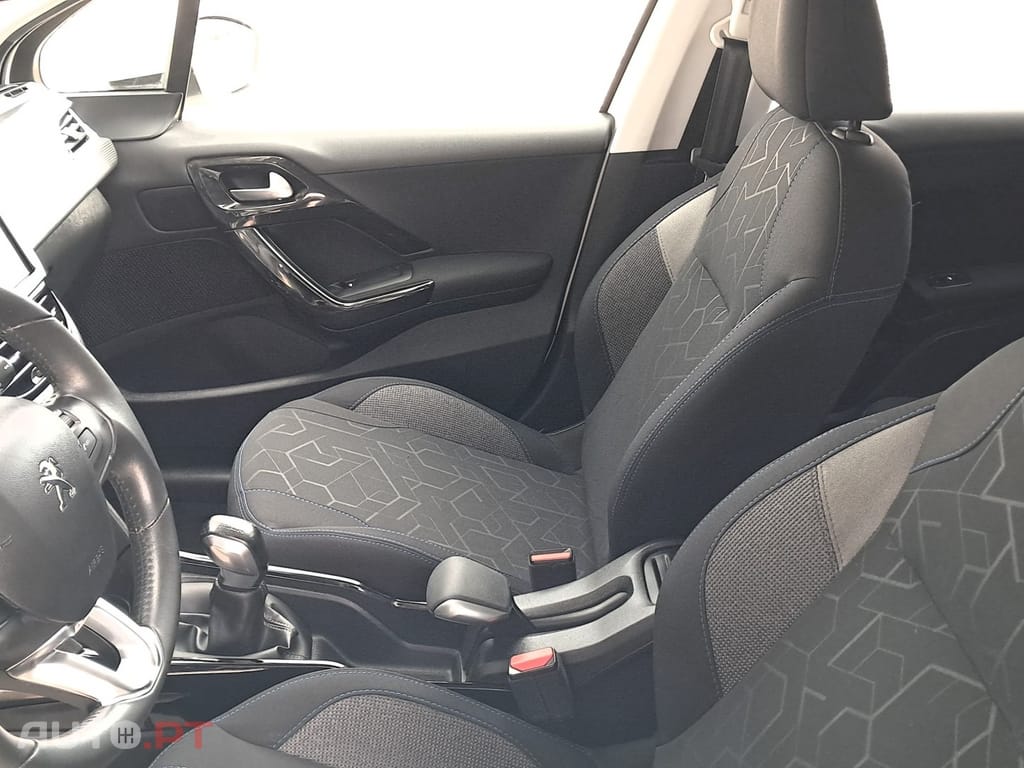 Peugeot 2008 1.5 BlueHDi Signature