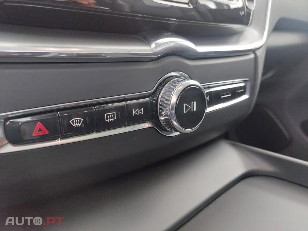 Volvo XC60 2.0 T8 PHEV Momentum AWD