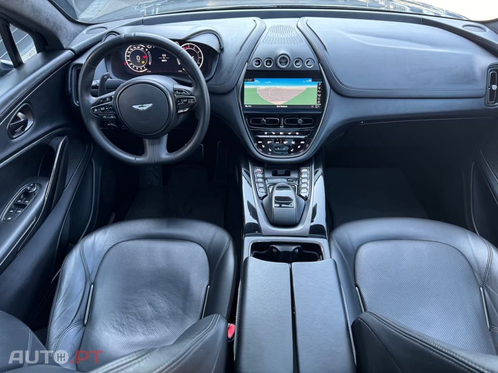 Aston Martin DBX 4.0 V8