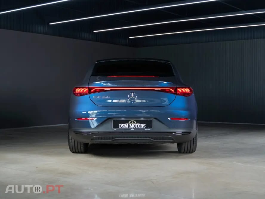 Mercedes-Benz EQE 300 Electric Art