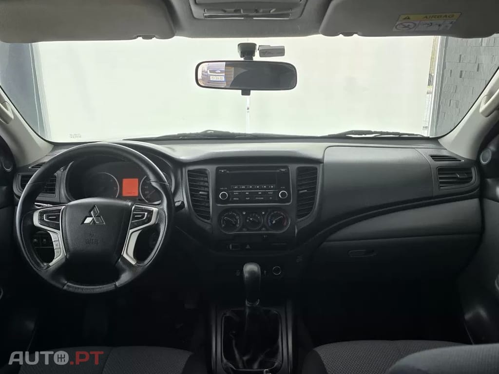 Mitsubishi L200 2.4 DI-D CD Invite 4WD