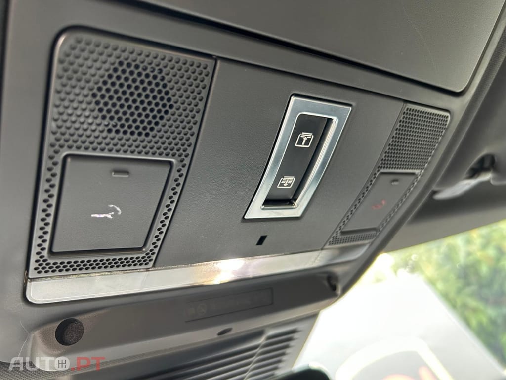 Land Rover Range Rover 1.5 P300e AWD R-Dynamic S Auto