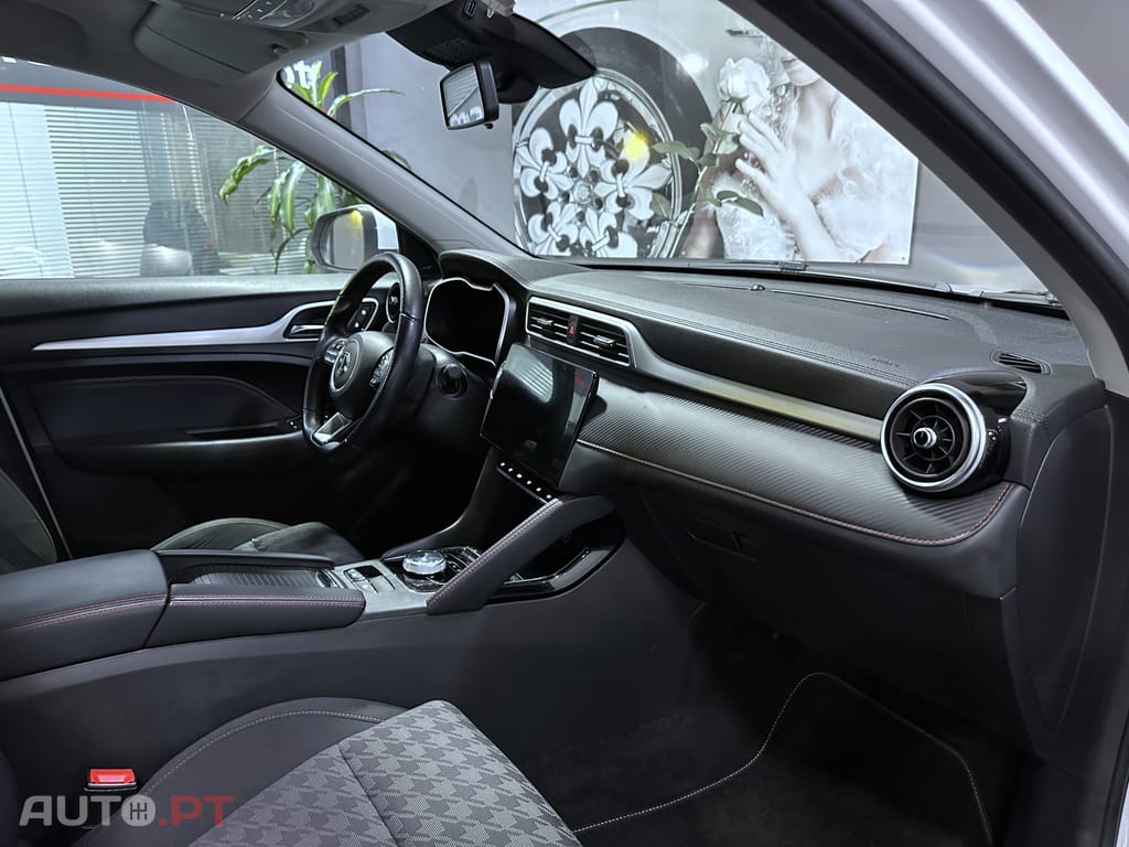 MG ZS Standard Luxury