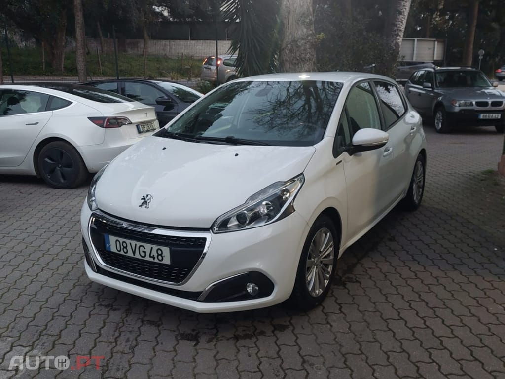 Peugeot 208 1.2 PureTech Signature