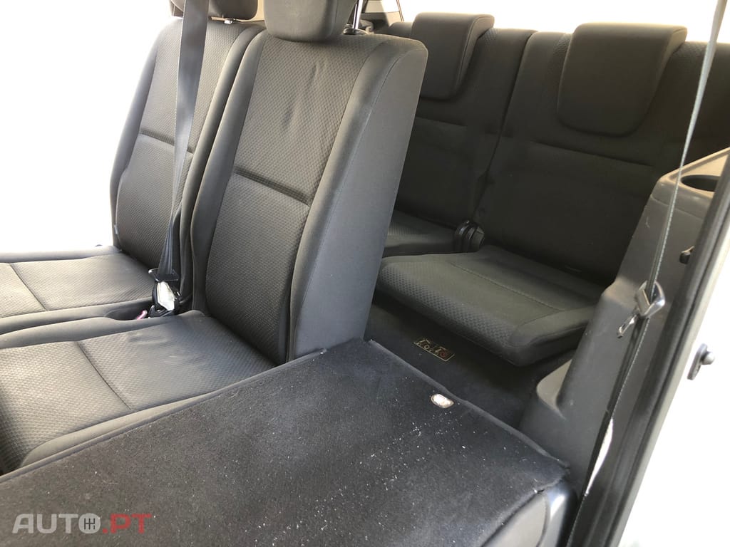 Toyota Corolla Verso D-4D 7 Lugares