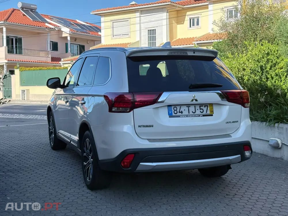 Mitsubishi Outlander 2.2 DI-D Instyle Navi