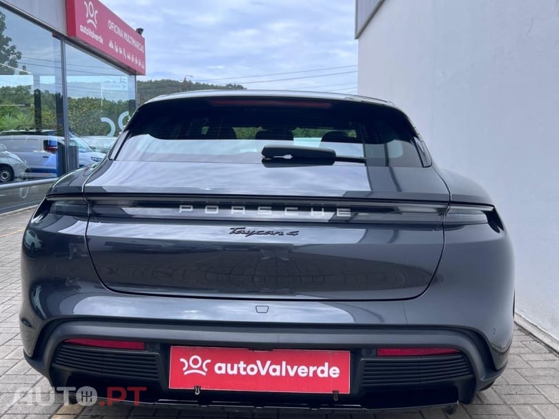 Porsche Taycan 4