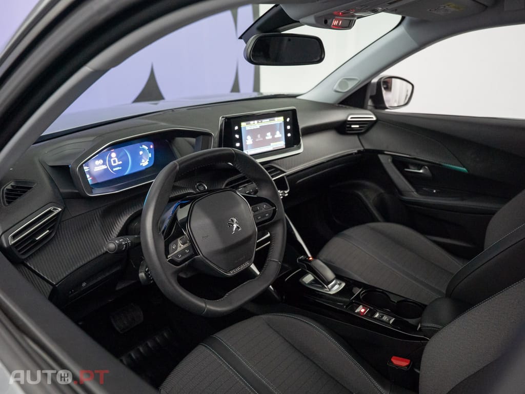 Peugeot E-2008 50 kWh Allure Pack