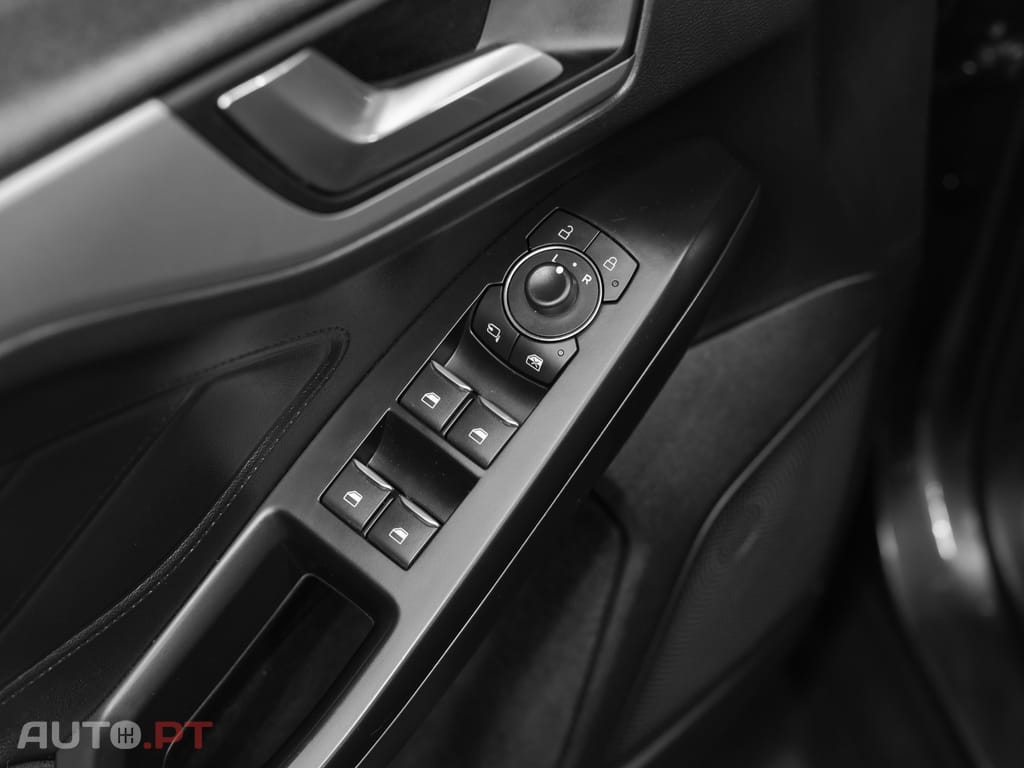 Ford Focus 1.0 EcoBoost MHEV Titanium