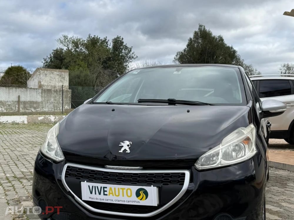 Peugeot 208 Outro