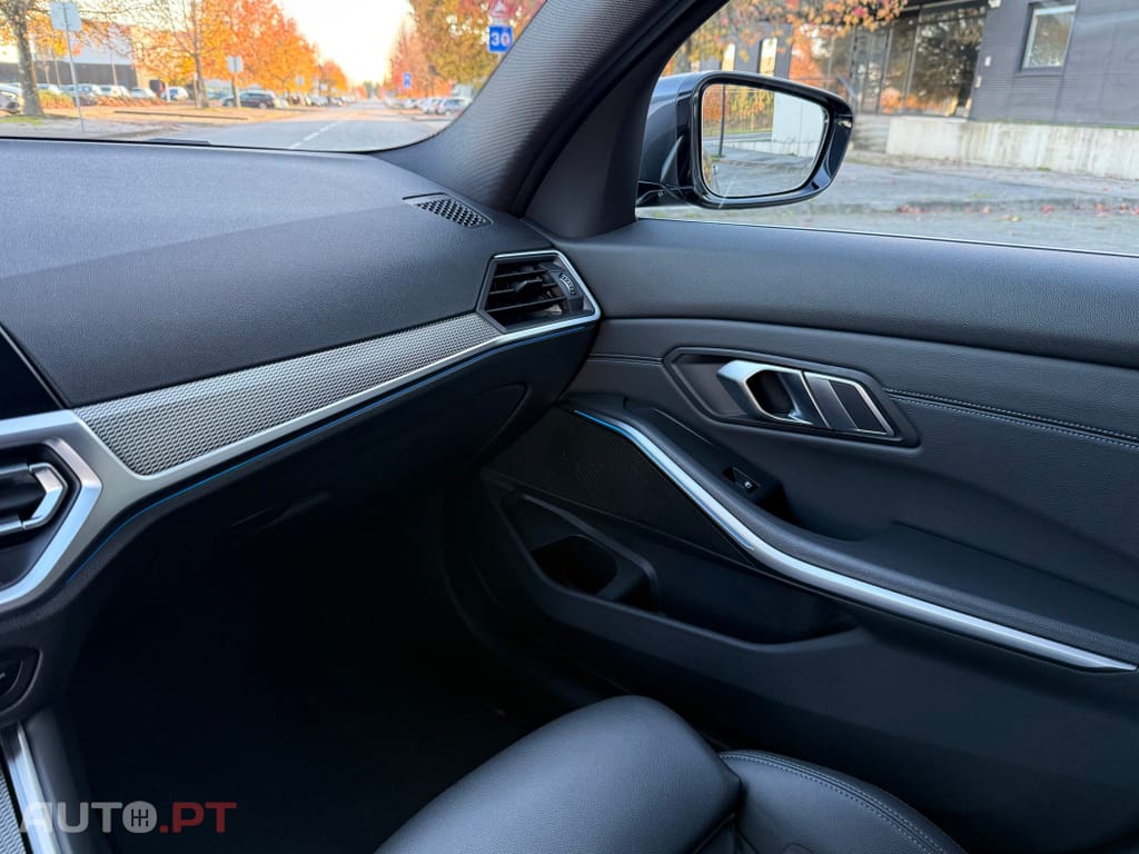 BMW 330 e Touring Pack M Auto